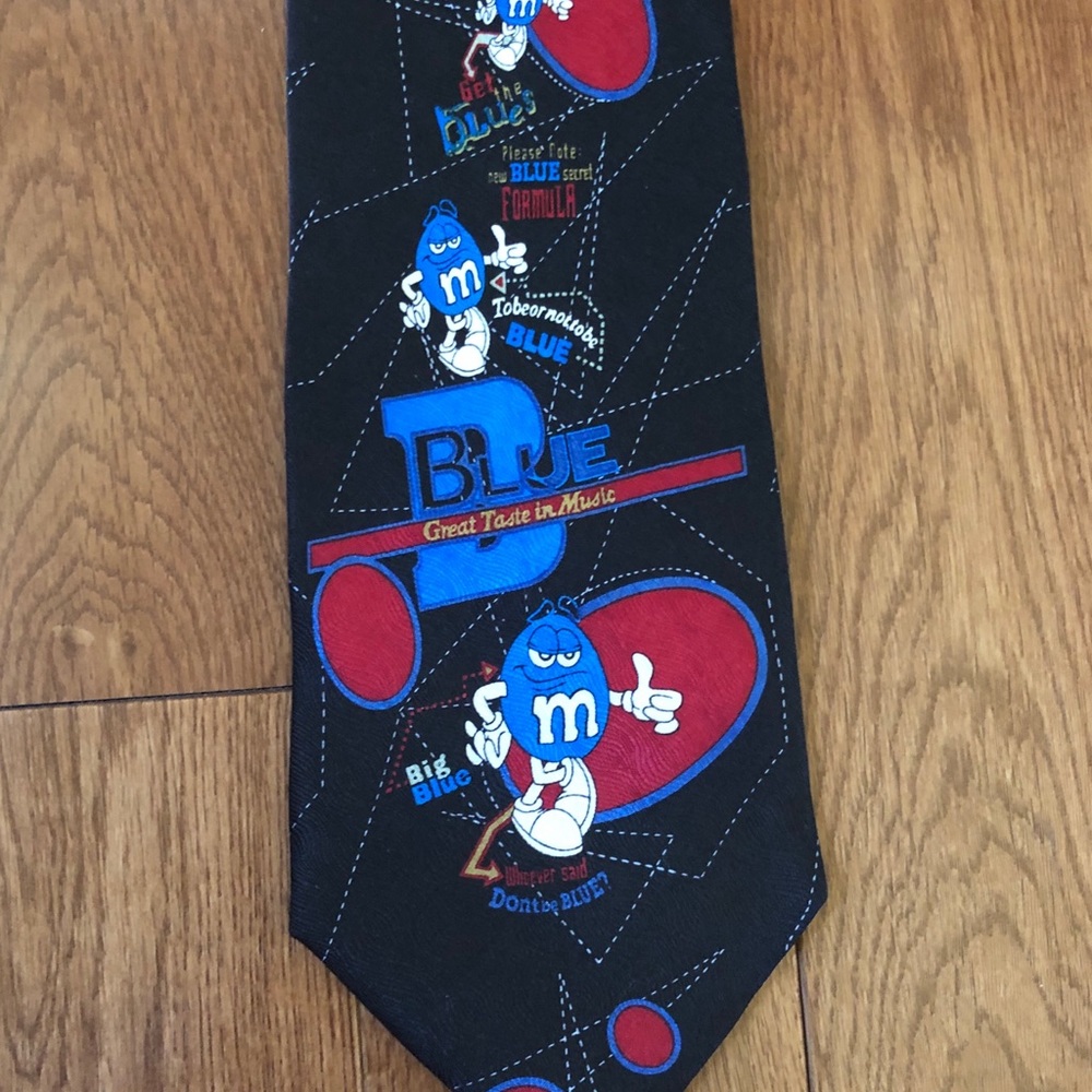 M and M tie....blue